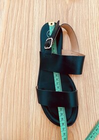 Černé kožené sandály OJJU - velikost 40 (zánovní) - 2