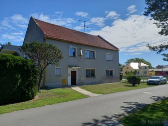 Prodej bytu se zahradou - 2