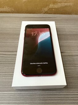 Apple iPhone SE 2022 128GB red, baterie 100% - 2
