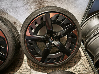 Cupra Leon - orig. 19" alu letná sada DOT 24 - 2