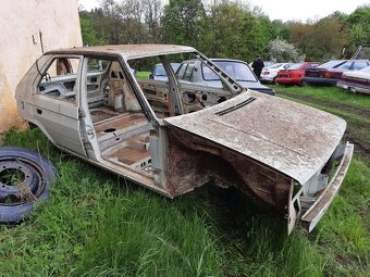 skelet Škoda Favorit - 2