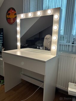 Toaletní stolek hollywoodského stylu - 2