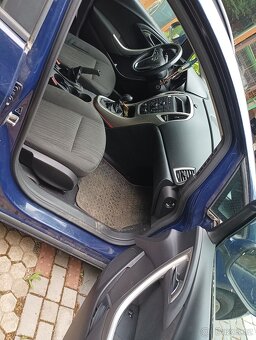 Opel Astra sport tourer - 2