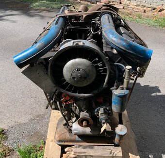MOTOR TATRA 148 na opravu nebo ND - 2