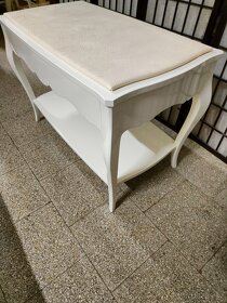 Stůl s odkládací plochou bílý - 2