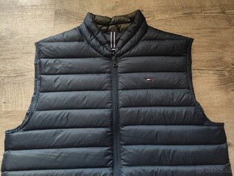 Tommy Hilfiger navy pánská péřová vesta - vel.S - 2