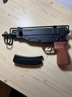 Prodám airsoftový manuální samopal Scorpion - 2