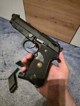 Airsoft Beretta WE černá + příslušenství - 2