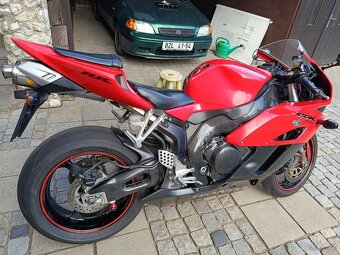 Honda CBR 1000 rr 2004 - 2