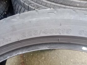 Bridgestone 225/40 R19 - 2