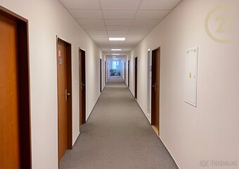 Kancelářské prostory v hlídaném areálu – samostatné patro... - 2