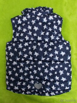 Jarní zateplená vesta s hvězdičkami vel. 98 - 2