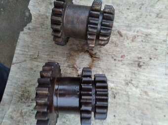 Prodám stromeček do převodovky na ZETOR25 - 2