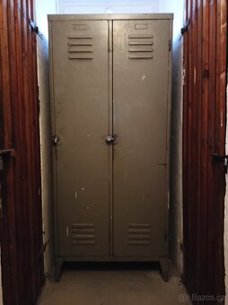 Plechová dvojitá šatní skříň - 2