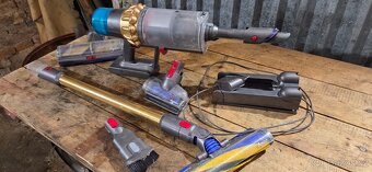 Vysavač Dyson V15 - 2