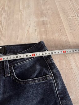 Nove dziny zn Lee - 2