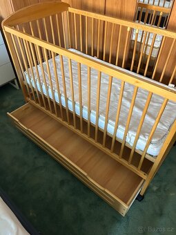 Dětská dřevěná postýlka - 2