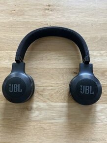 bezdrátová sluchátka Jbl E45bt - 2