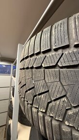 Pneu zimní 295/35 R21 - 2