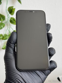 iPhone 11 64GB černý - 2