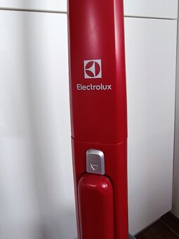 Tyčový vysavač Electrolux Ergorapido animal - 2