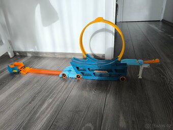 Hot wheels smyčka kamion - 2