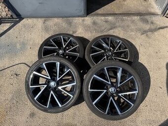 Škoda VEGA 7,0x18 5x112 ET51 - Lesklá černá - 2