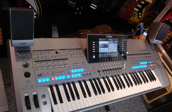 Yamaha Tyros T5 - 61 s reproduktory, 500GB pevný disk a 1 GB - 2