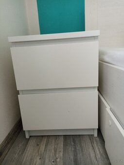 Noční stolek Ikea Malm - 2