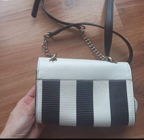Malá kabelka/crossbody originál GUESS - 2