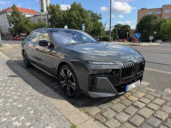 BMW M760e xDrive I.majitel M- Paket v záruce 3/2028 - 2