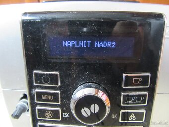 Nabízím kávovar Delongi. Nefunkční. Nekompletní. Netěsní. - 2