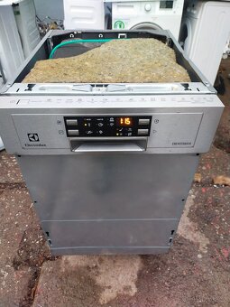 Prodám VESTAVNOU NEREZOVOU myčku zn. ELECTROLUX---DOVEZU-- - 2
