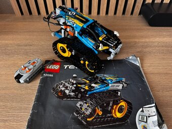 Lego Technic 42095 auto na dálkové ovládání - 2