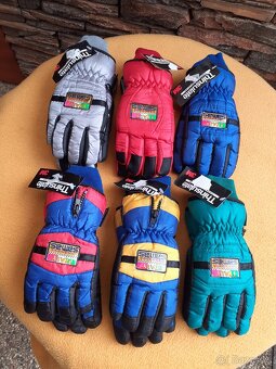 Prodám dětské rukavice odpovídající vel. zhruba 6 - 8 let - 2