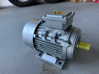 3-fázový eletromotor 750W 1400ot/min - 2