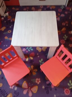 Dětský stoleček a dvě židle - 2