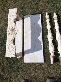 Prodám starožitný stolek - 2