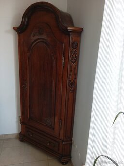 Starožitná rohová selská skříň Voglauer - 2