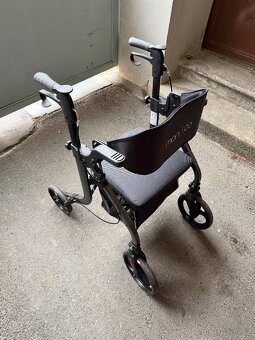 Invalidní chodítko/invalidní vozík - 2