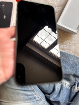 Apple iPhone 11 – 64 GB, černý, TOP stav, nová baterie - 2