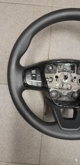 Ford Focus MK4, Fiesta MK3 volant - 2