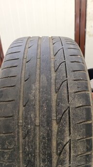 Bridgestone 235/40 R19 - 2