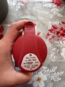 Nástěnná zásuvka - 2