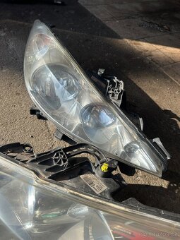 Přední světla Peugeot 207 - 2