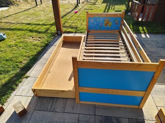 Prodám dětskou postel masiv modrá - 2