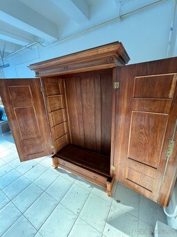 STAROŽITNÝ NÁBYTEK - 2