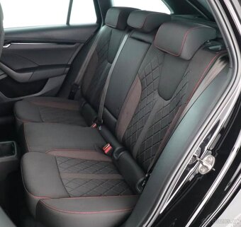 Škoda Octávia IV RS interiér - 2