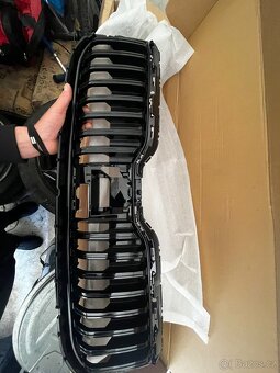 Predni maska superb 3 sportline cerna - 2