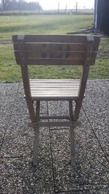 Staré,dřevěné,rozkládací židle + klepačka na kosu - 2